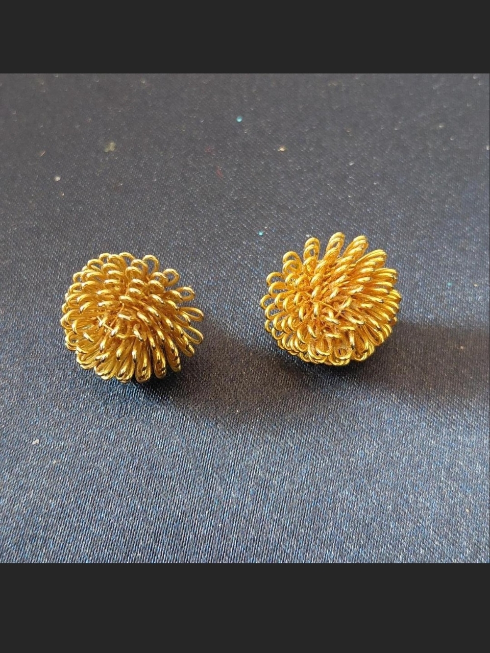 Source Unknown Gold Knotted Wire Button Stud Earrings